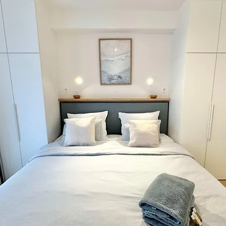 Spacious & Bright Steps From The In Apartamento