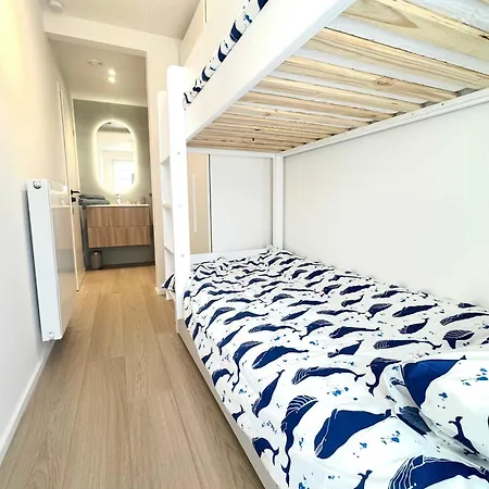 Apartment Spacious & Bright Steps From The In