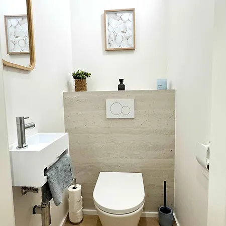 Apartamento Spacious & Bright Steps From The In