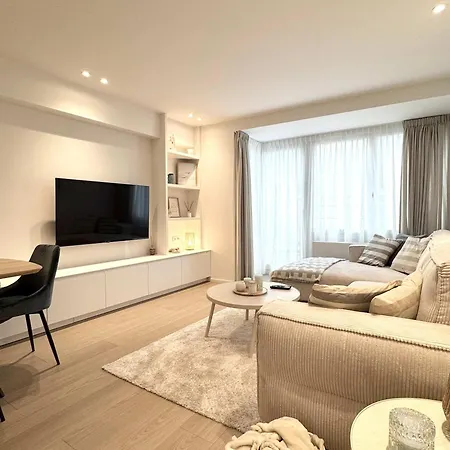 Spacious & Bright Steps From The In * Knokke-Heist