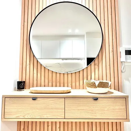 Spacious & Bright Steps From The In Apartamento *
