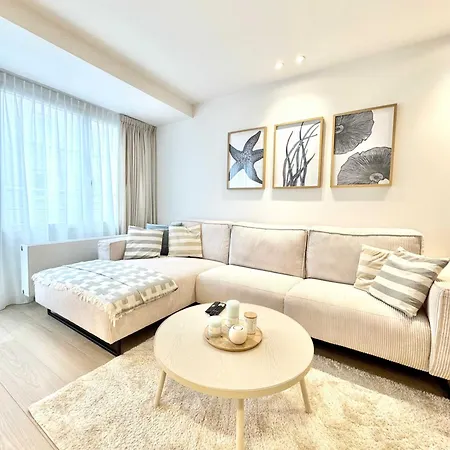 Spacious & Bright Steps From The In Apartment *